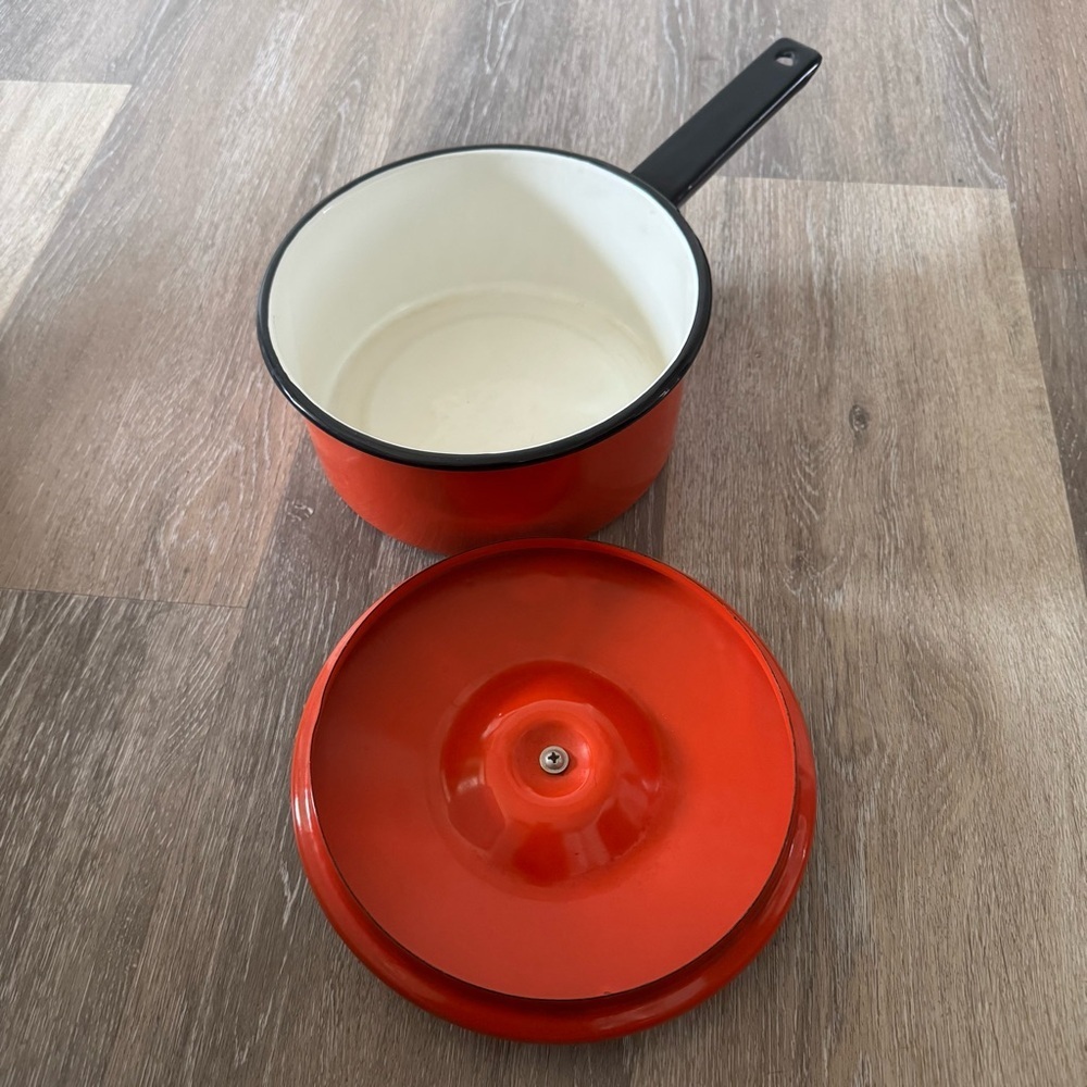 1970s Enamel Orange Stovetop Pot with Lid Medium Size - Picture 3 of 12